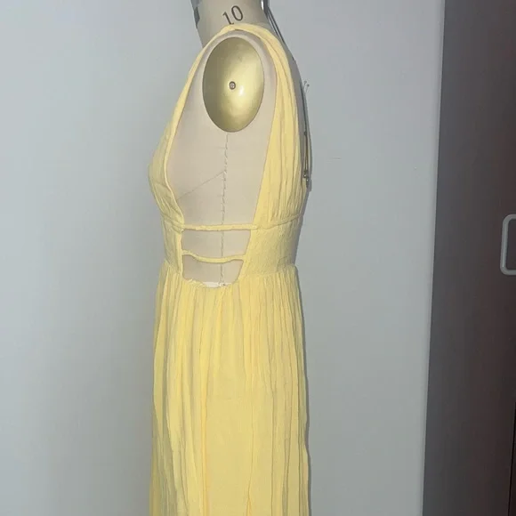 Elegant Yellow Maxi Dress - Picture 2 of 3